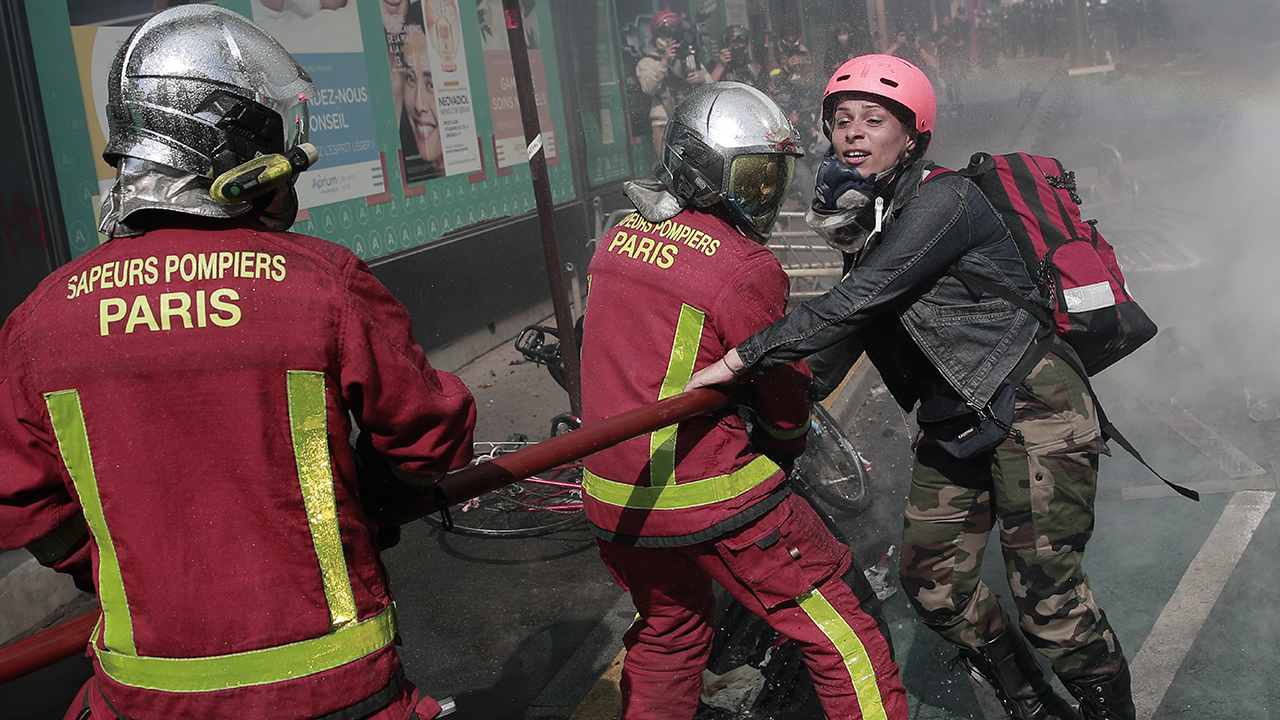 Paris sokakları yanıyor! 1 Mayıs gösterilerinde ortalık karıştı